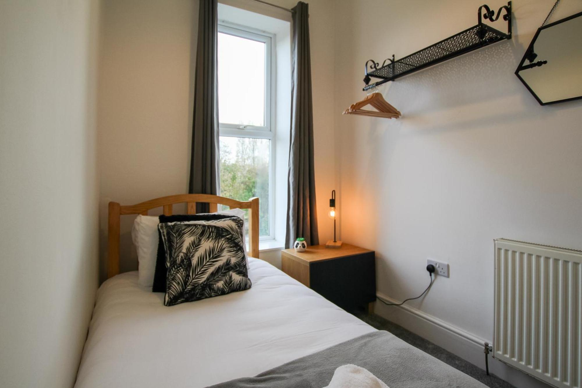 Fairways View - Spacious Apartment - Sleeps 6 - Lovely Views - By Rework Accommodation Hoylake Dış mekan fotoğraf