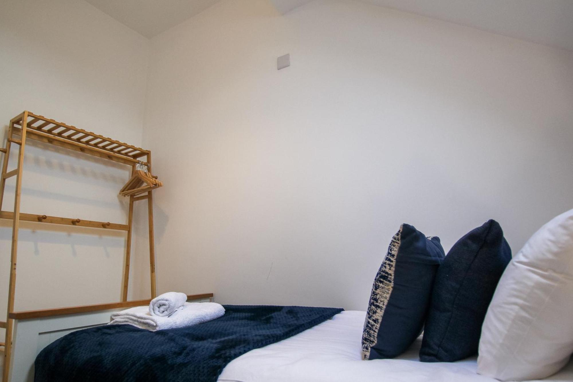 Fairways View - Spacious Apartment - Sleeps 6 - Lovely Views - By Rework Accommodation Hoylake Dış mekan fotoğraf