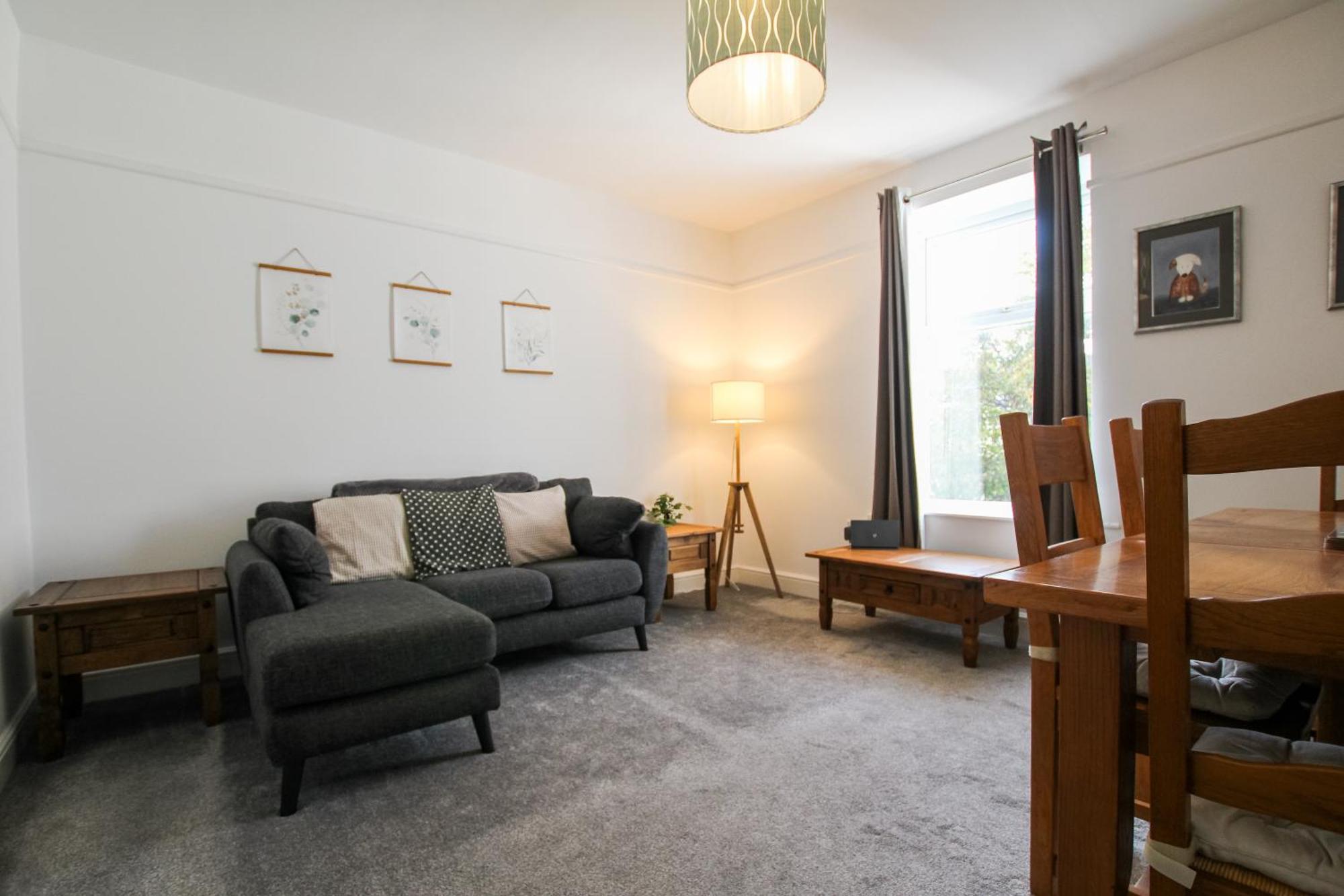 Fairways View - Spacious Apartment - Sleeps 6 - Lovely Views - By Rework Accommodation Hoylake Dış mekan fotoğraf