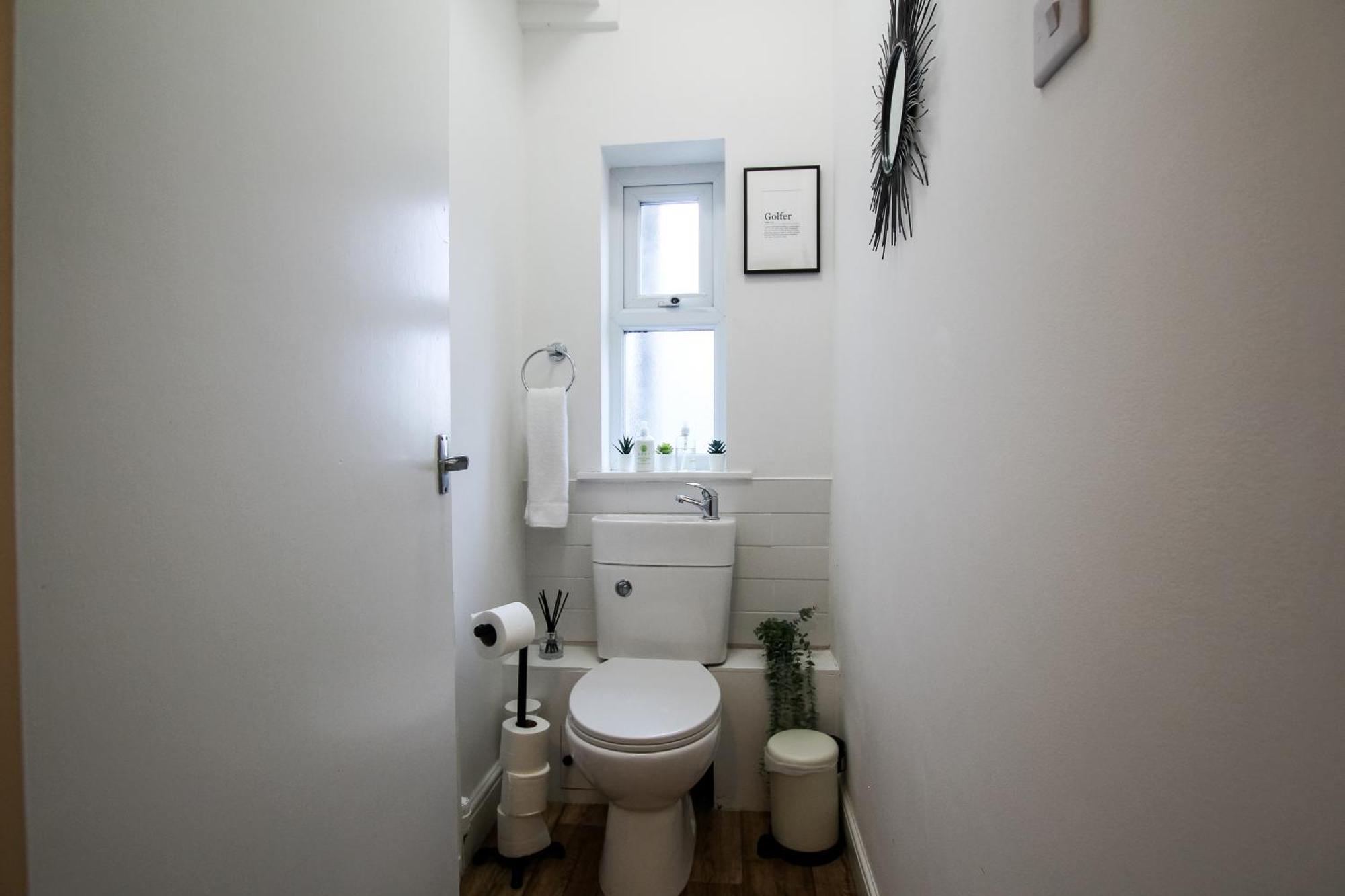 Fairways View - Spacious Apartment - Sleeps 6 - Lovely Views - By Rework Accommodation Hoylake Dış mekan fotoğraf